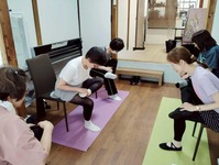 医療介護従事者のためのお役立ち情報メディア「レバウェル介護」にて紹介されました。~ココロとカラダに“元気の素”を。介護職を支える椅子ヨガ・リボーンバレエ~