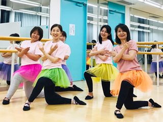 女性特有の尿モレやぽっこりお腹を改善！
バレエ歴35年、運動指導歴30年の私が、優雅なオリジナルメソッドを考案しました。