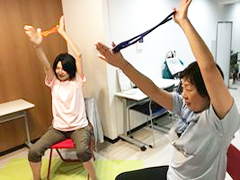 上半身と体幹部の「椅子ヨガ・リボーンバレエ」